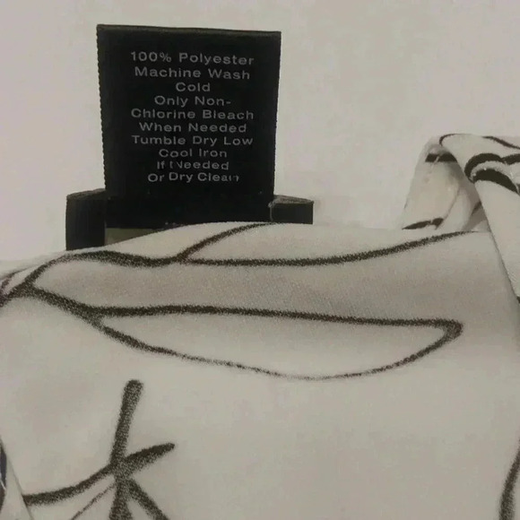 Ann Taylor Black and White Print Sleeveless Shell Blouse Size L - Picture 5 of 5